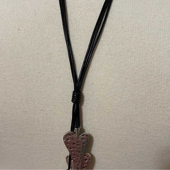 Black & Silver Arrow Necklace - Picture 3 of 4